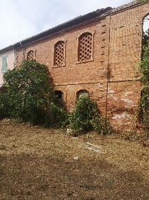 Foto Casale a Castelnuovo Magra di 377 m² con 15 locali in vendita