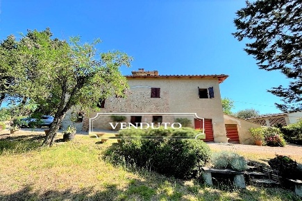 Foto Casale a Certaldo Centro di 480 m² con 13 locali in vendita