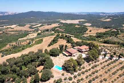 Foto Casale a Pomarance Centro di 1300 m² con 40 locali in vendita