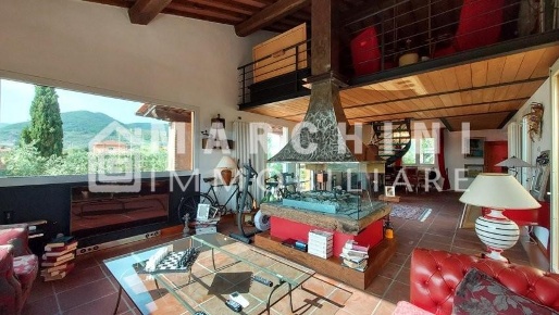 Foto Casale a Capannori Veneri di 360 m² con 8 locali in vendita