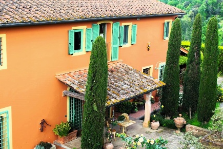 Foto Casale a Palaia Centro di 550 m² con 15 locali in vendita