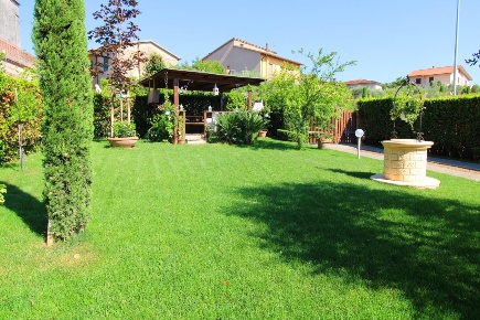 Foto Casale a Palaia Centro di 350 m² con 14 locali in vendita