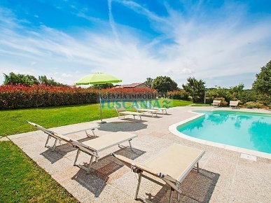 Foto Casale a Monteverdi Marittimo Centro di 250 m² con 13 locali