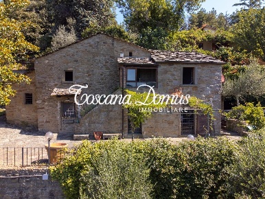Foto Casale a Cortona Centro di 235 m² con 6 locali in vendita