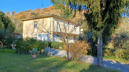 Foto Casale a Santa Maria a Monte Centro di 143 m² con 8 locali in vendita