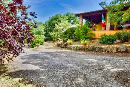 Foto Casale a Suvereto di 250 m² con 10 locali in vendita