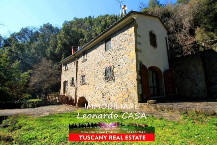 Foto Casale a Vinci Centro di 170 m² con 6 locali in vendita