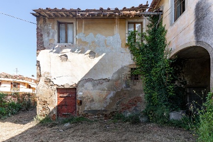 Foto Casale a Capraia e Limite di 540 m² con 5 locali in vendita