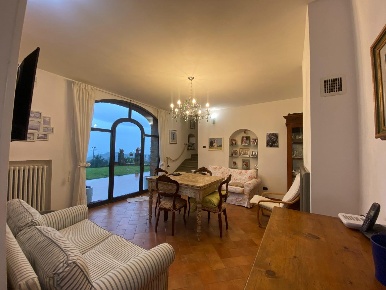 Foto Casale a Carmignano Centro di 188 m² con 6 locali in vendita