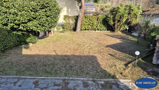Foto Casale a Camaiore Capezzano Pianore di 160 m² con 8 locali in vendita