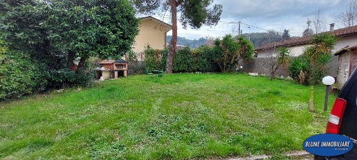 Foto Casale a Camaiore Capezzano Pianore di 160 m² con 8 locali in vendita