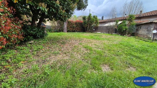Foto Casale a Camaiore Capezzano Pianore di 160 m² con 8 locali in vendita