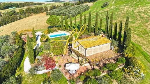 Foto Casale a Volterra di 189 m² con 8 locali in vendita