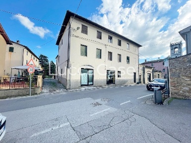 Foto Casale a Lucca San Lorenzo a Vaccoli di 500 m² con 20 locali