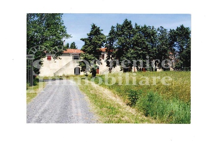 Foto Casale a Rosignano Marittimo Vada di 900 m² con 20 locali in vendita