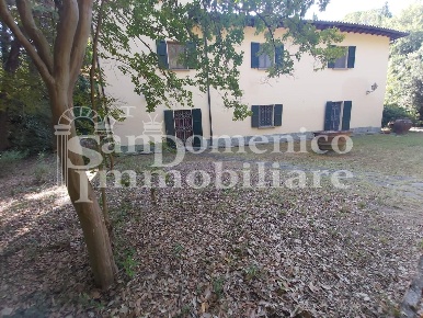 Foto Casale a Peccioli Centro di 652 m² con 13 locali in vendita