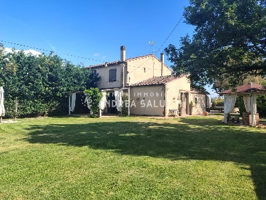Foto Casale a Cascina Navacchio Nord - Zambra di 180 m² con 8 locali