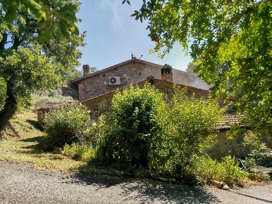 Foto Casale a Casole d'Elsa di 350 m² con 12 locali in vendita