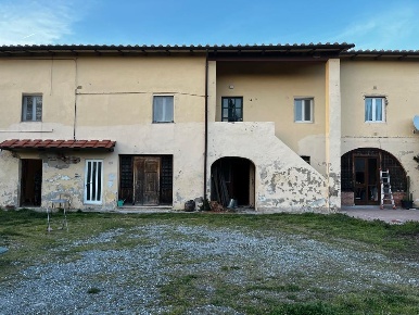 Foto Casale a Casciana Terme Lari Le Casine Perignano Spinelli di 480 m²