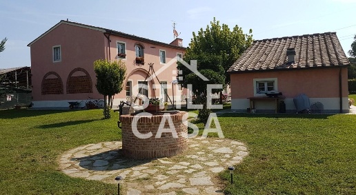 Foto Casale a Altopascio Spianate, Ponte ai Pini di 600 m² con 18 locali
