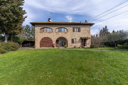Foto Casale a Montespertoli di 385 m² con 16 locali in vendita