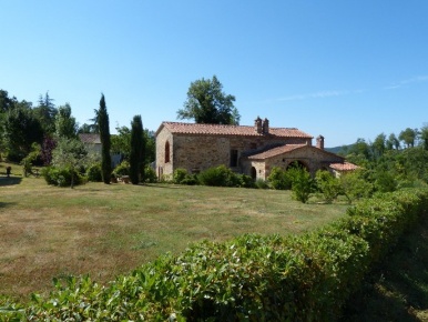Foto Casale a Montieri Centro di 247 m² con 8 locali in vendita