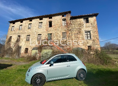Foto Casale a Capannori San Concordio di 600 m² con 1 locali in vendita