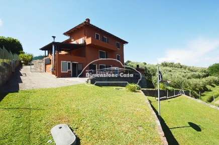 Foto Casale a Capannori Colle di Compito - Castelvecchio di 370 m²