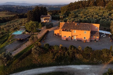 Foto Casale a Montelupo Fiorentino di 600 m² con 24 locali in vendita