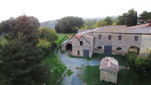 Foto Casale a Pomarance Centro di 430 m² con 11 locali in vendita