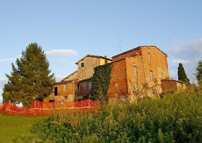 Foto Casale a Castelnuovo Berardenga di 480 m² con 15 locali in vendita