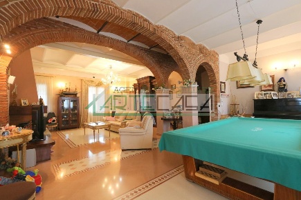 Foto Casale a Cascina Arnaccio - Chiesanuova di 300 m² con 10 locali