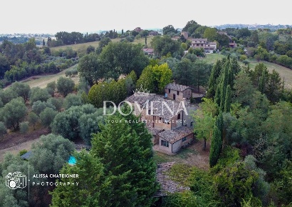 Foto Casale a Siena Fuori Porta Romana di 539 m² con 16 locali in vendita
