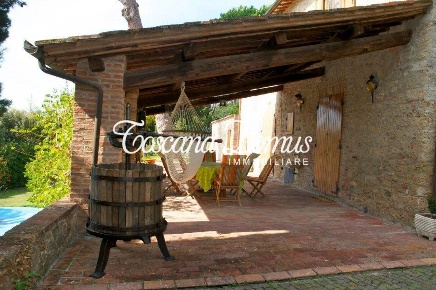 Foto Casale a Asciano Centro di 250 m² con 14 locali in vendita