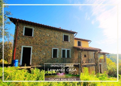 Foto Casale a Massa e Cozzile Massa di 400 m² con 18 locali in vendita