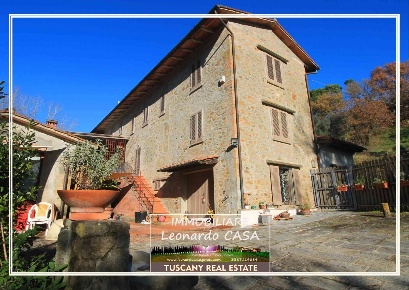 Foto Casale a Vinci Centro di 250 m² con 10 locali in vendita