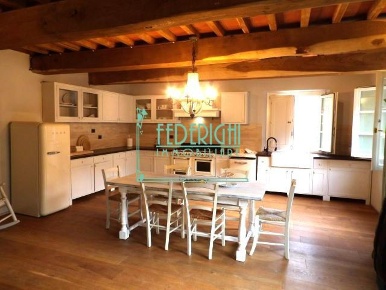 Foto Casale a Capannori Vorno di 300 m² con 8 locali in vendita