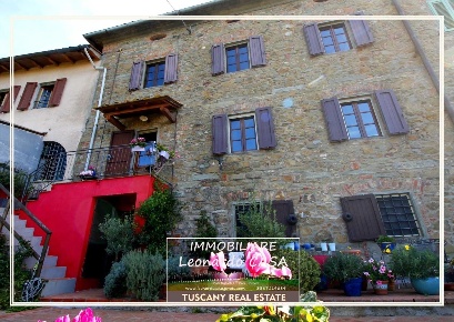 Foto Casale a Lamporecchio San Baronto di 170 m² con 10 locali in vendita