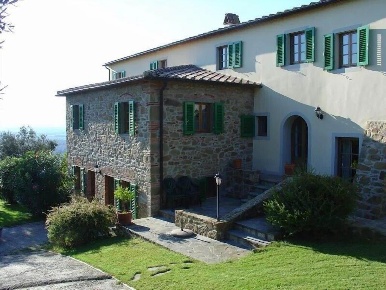 Foto Casale a Lamporecchio Centro di 580 m² con 20 locali in vendita