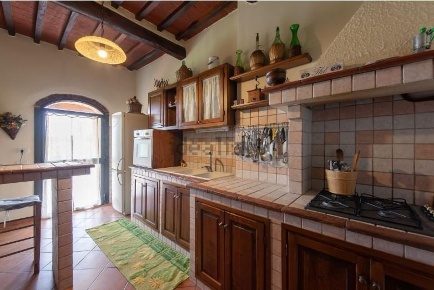 Foto Casale a Montopoli in Val d'Arno Marti di 440 m² con 14 locali