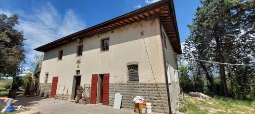 Foto Casale a Empoli di 300 m² con 8 locali in vendita