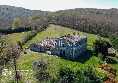 Foto Casale a Rapolano Terme di 382 m² con 10 locali in vendita