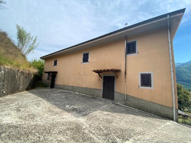 Foto Casale a Coreglia Antelminelli Piano Di Coreglia Ghivizzano di 260 m²