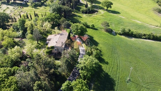 Foto Casale a Pomarance Centro di 520 m² con 10 locali in vendita