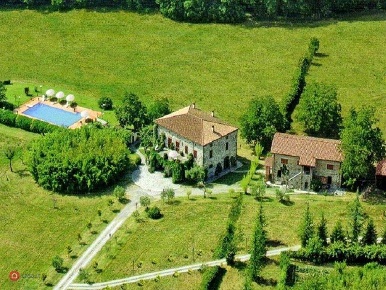 Foto Casale a Villafranca in Lunigiana Centro di 1100 m² con 21 locali