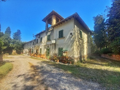 Foto Casale a Montaione di 493 m² con 20 locali in vendita