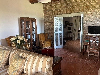 Foto Casale a Castelfranco di Sotto di 300 m² con 10 locali in vendita
