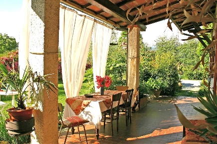 Foto Casale a Pietrasanta di 220 m² con 5 locali in vendita