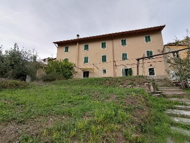 Foto Casale a Carrara Gragnana, Sorgnano, Torano di 230 m² con 10 locali