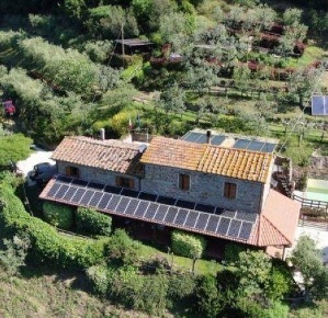 Foto Casale a Lamporecchio Centro di 400 m² con 12 locali in vendita